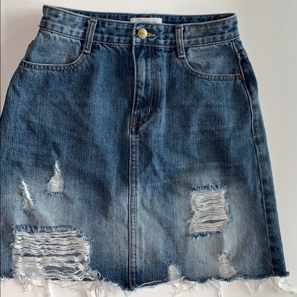 Evident Mid Length Mini Skirt